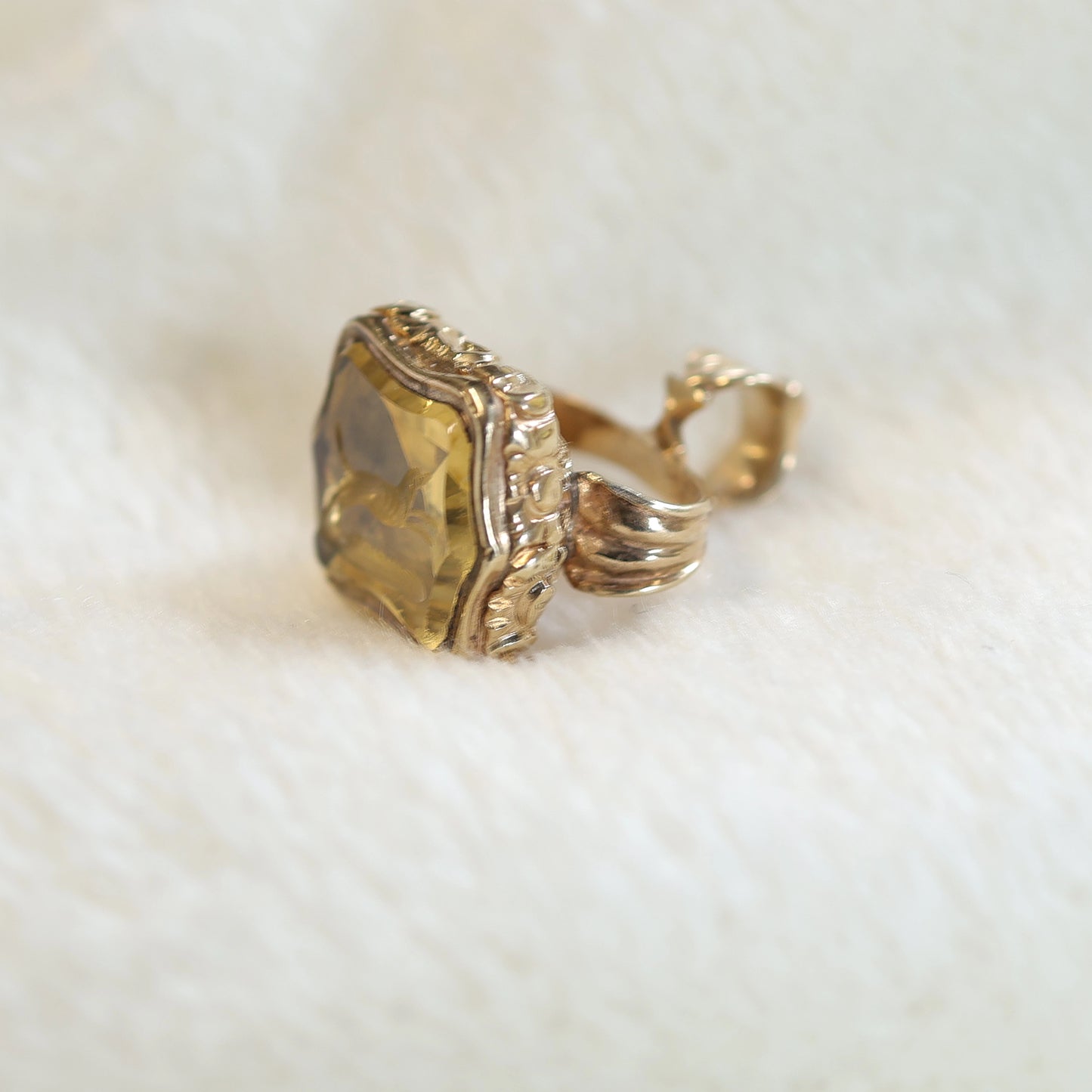Victorian 9ct Citrine Intaglio Seal Fob - Featuring Engraving of Dog