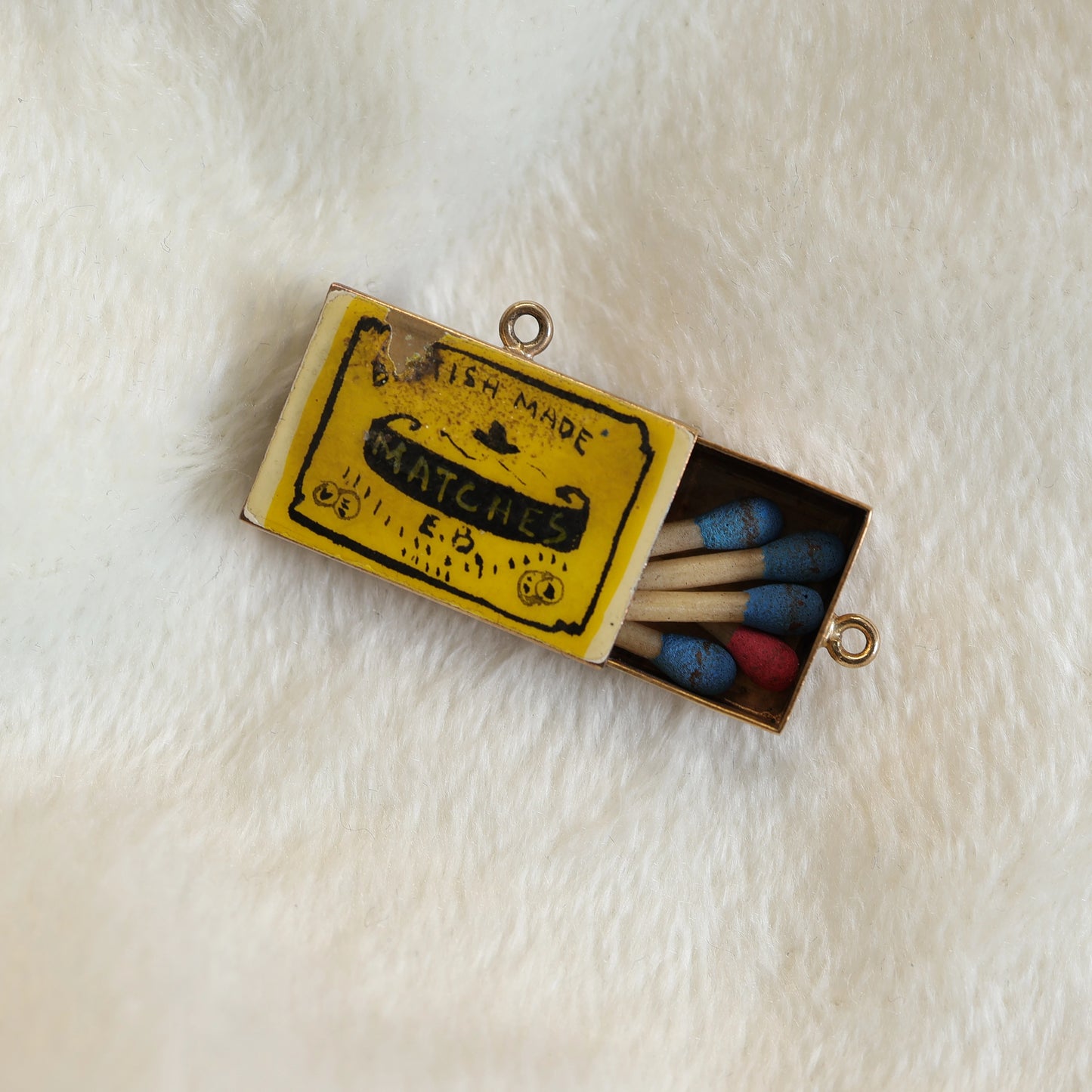 Vintage 9ct Matchbox Charm.