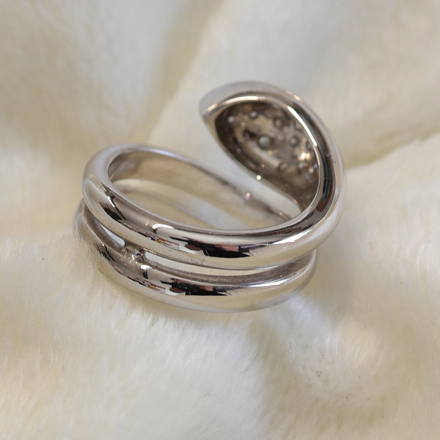 Pre Loved 18ct White gold Pave set Diamond Snake ring.